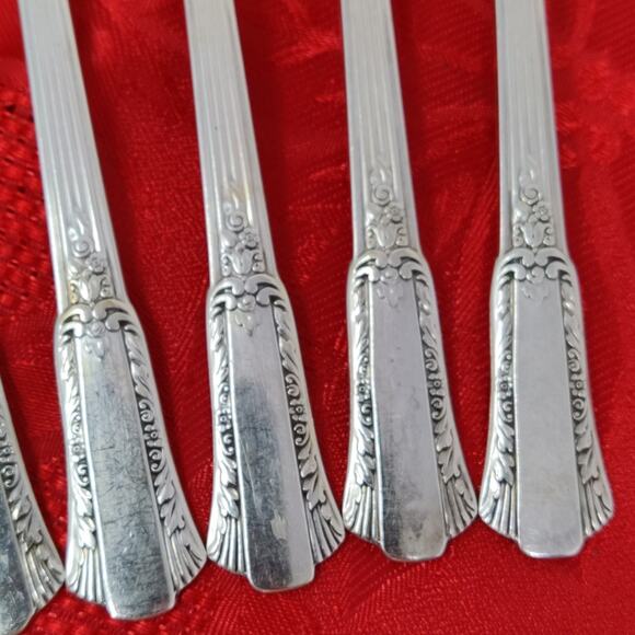 7X Wm Rogers TREASURE International Silver Plate Dinner Forks 1940 Silverware - Picture 7 of 14